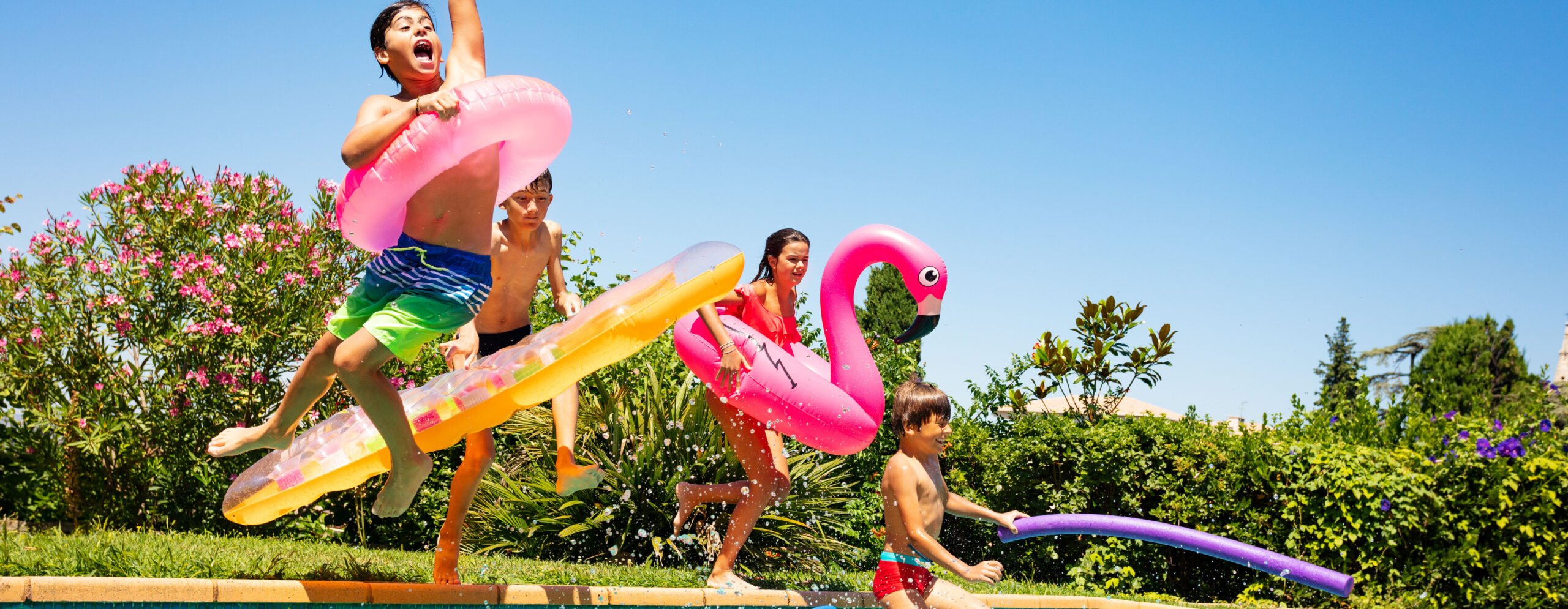 Read more about the article How to Throw a Great Pool Party